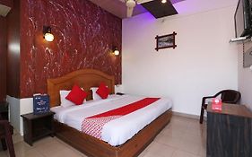 Oyo 72799 Ludo Villa